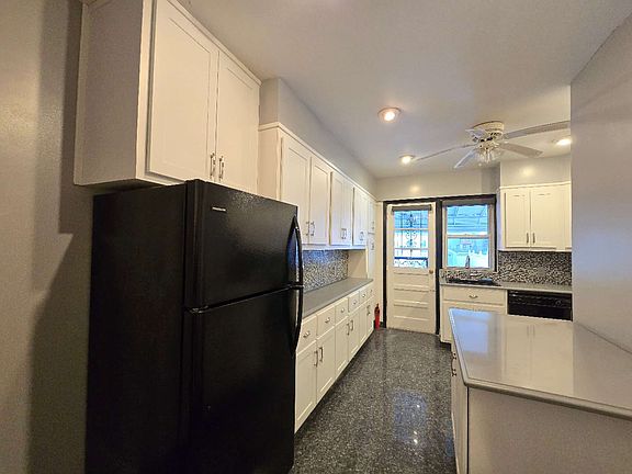 3rd image of 200 Bay 14th St Floor 1