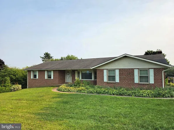 3765 Compton Ln, York, PA 17402