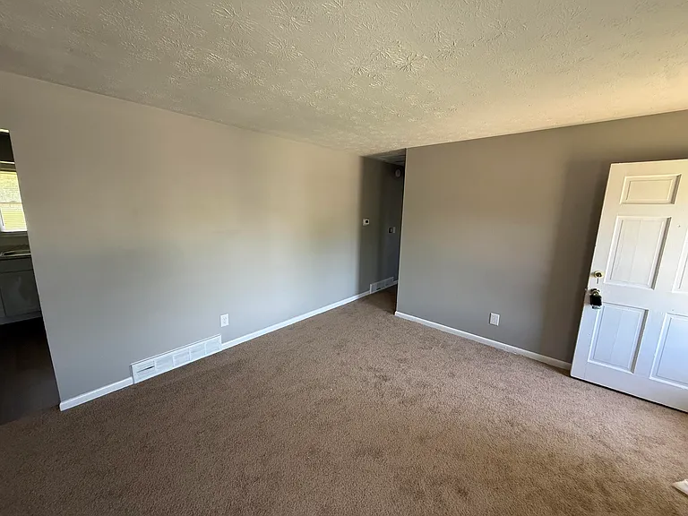 1333 Ox Hill Dr — Photo 3