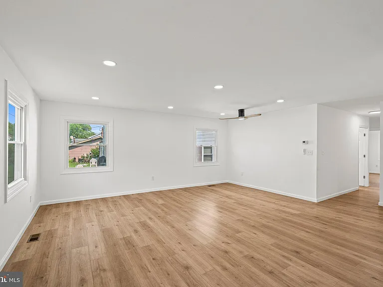 29 Hinsdale Ln — Photo 7