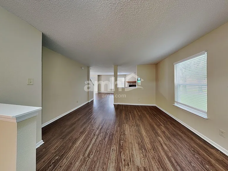 1917 Blue Pine Ln — Photo 6