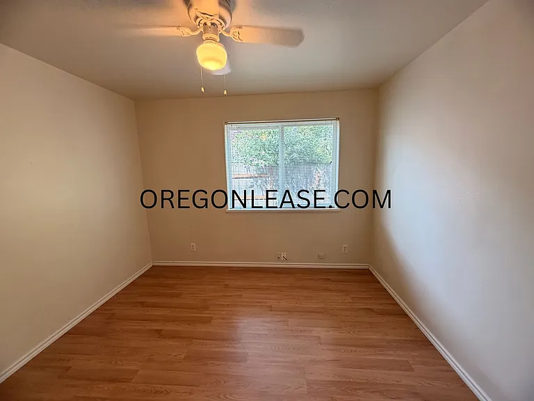 2 Bedroom Duplex in North Eugene — Photo 10