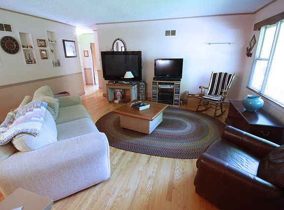 2nd image of 248 W Kenilworth Ave
