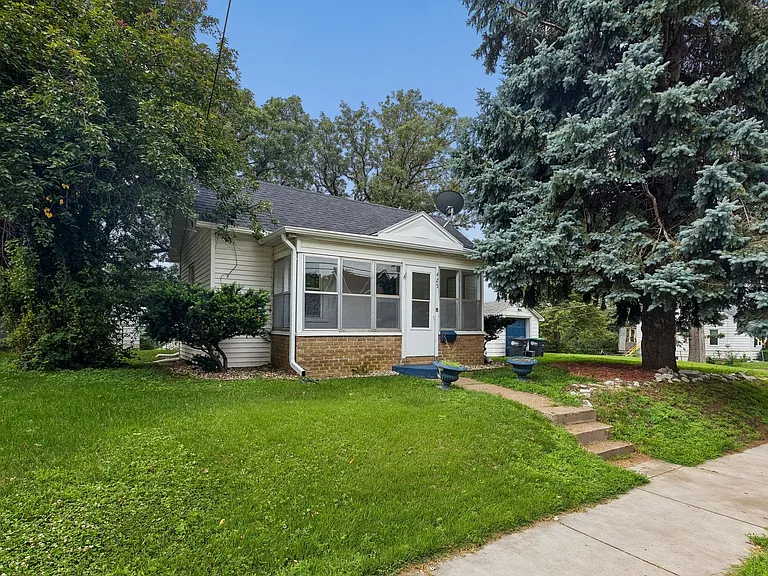 425 Bancroft St — Photo 2