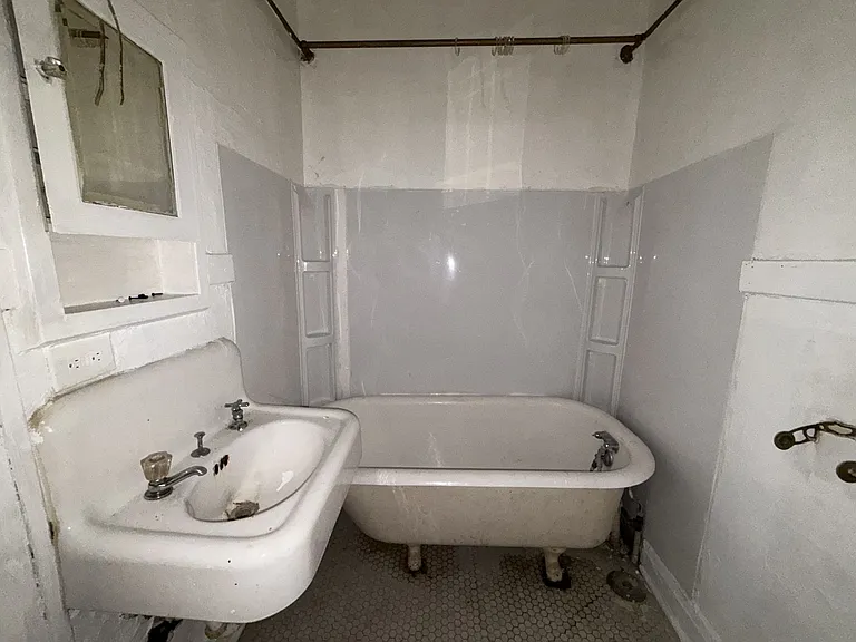 230 W Jackson Blvd #J — Photo 8