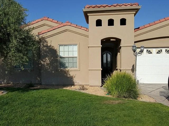 9008 Hughes Ln