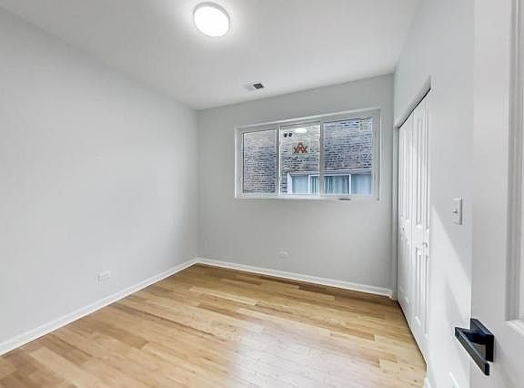 5th image of 1338 N Hamlin Ave #2