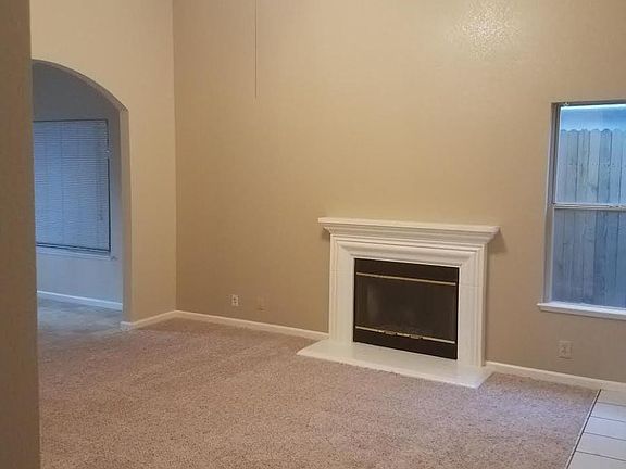 Freshly Painted in Neutral Tones w/Fireplace