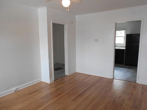 3rd image of 184 Lakewood Dr SE #184