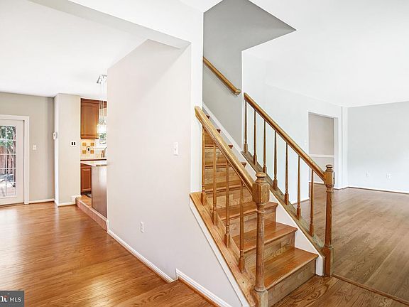 3rd image of 131 Seneca Ridge Dr