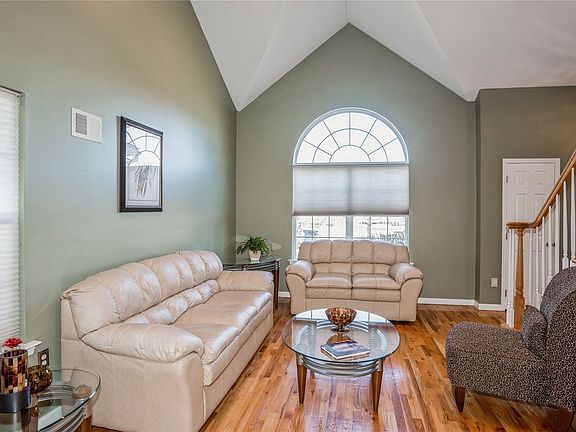 5th image of 50 Ashley Cir