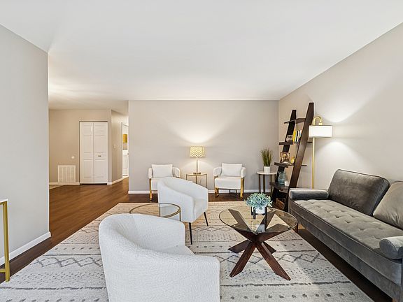 5th image of 9166 Clairmont Ct #9166