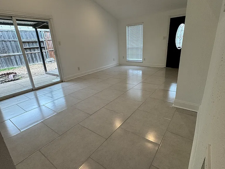 6012 Turner St — Photo 7