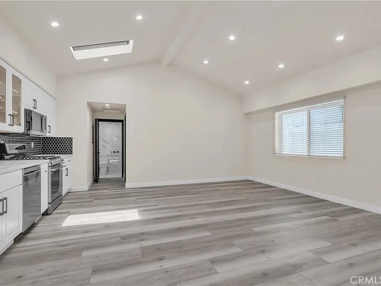 16435 Kingsbury St — Photo 5