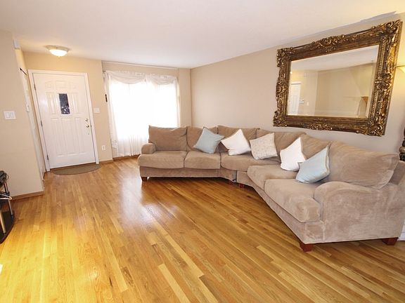 5th image of 269 Malvine Ave