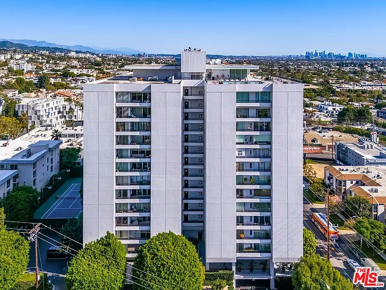 1100 Alta Loma Rd — Photo 40