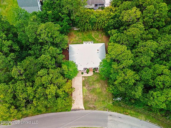 2nd image of 515 Royal Oak Dr