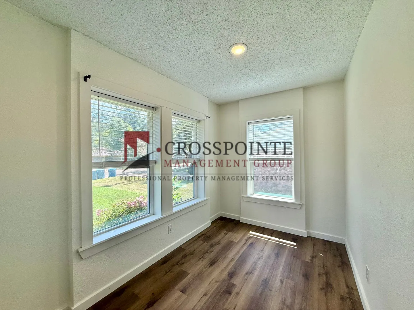 Beautiful 3 Bedroom 2 Bathroom Home! — Photo 4