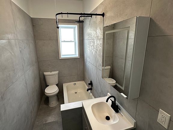 5th image of 243 Grandview Ave Floor 2