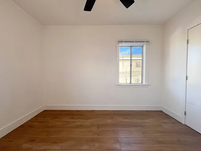 2364 Lime Ave — Photo 14