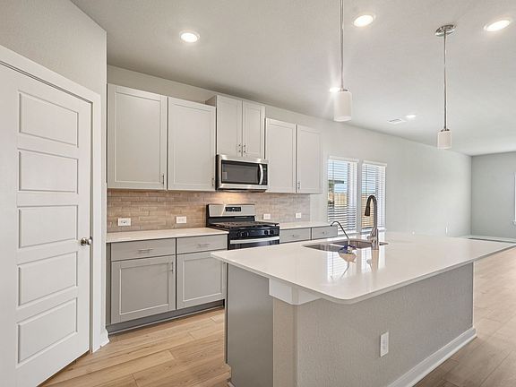 The Winedale floorplan in Heights of Barbers Hill of Mont Belvieu, TX.