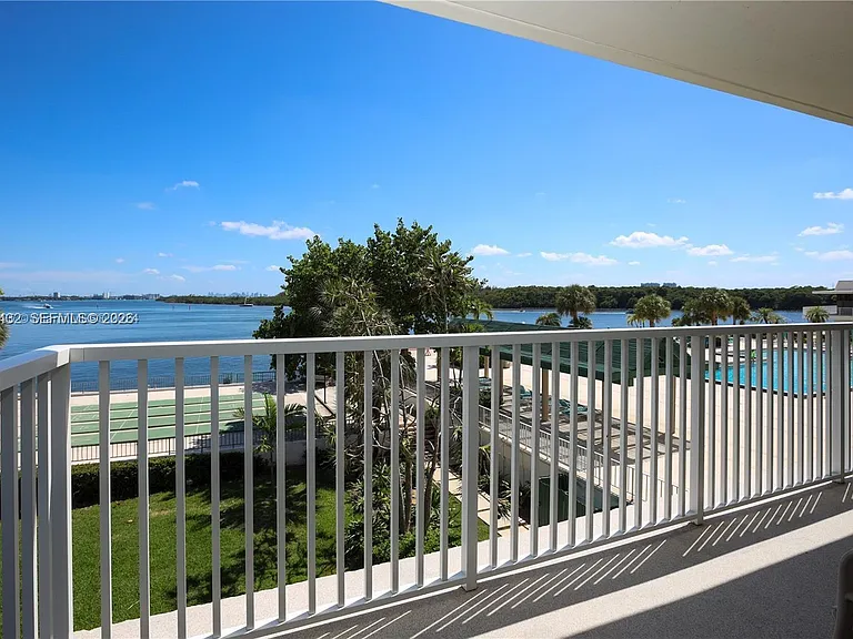 300 Bayview Dr #216 — Photo 1