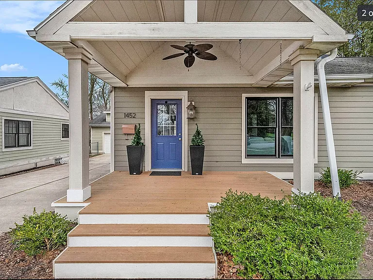 1452 Eastlawn Rd SE — Photo 2