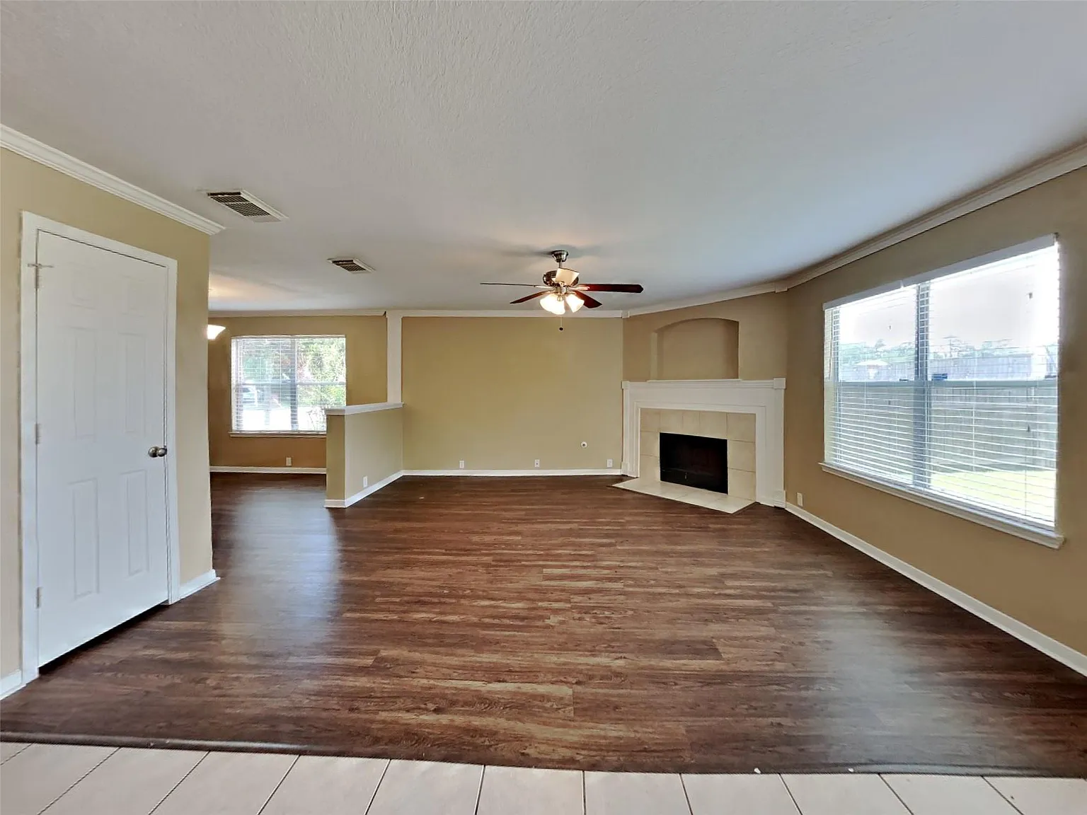 4 bed, 2.5 bath, 2536 sqft, $2,320 — Photo 4