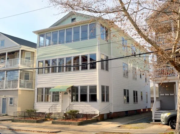 138-140 Oakland Ave, Providence, RI 02908