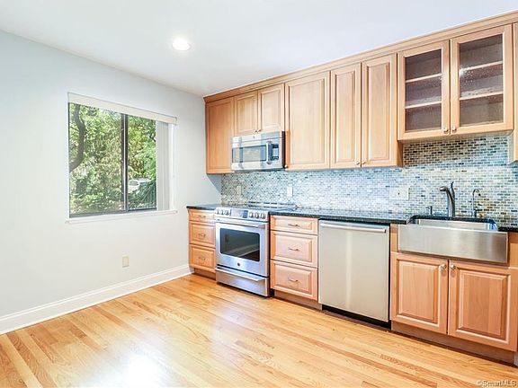 4th image of 2435 Bedford St #14C