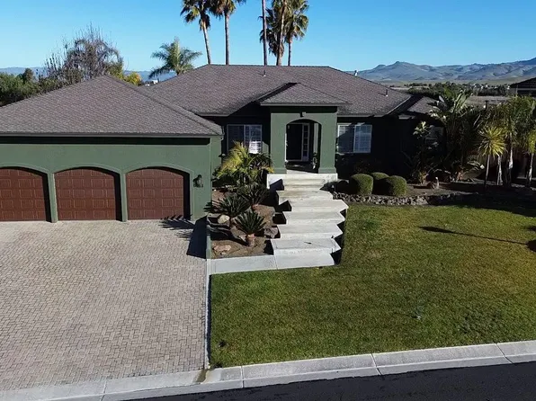 1150 Paullus Dr, Hollister, CA 95023