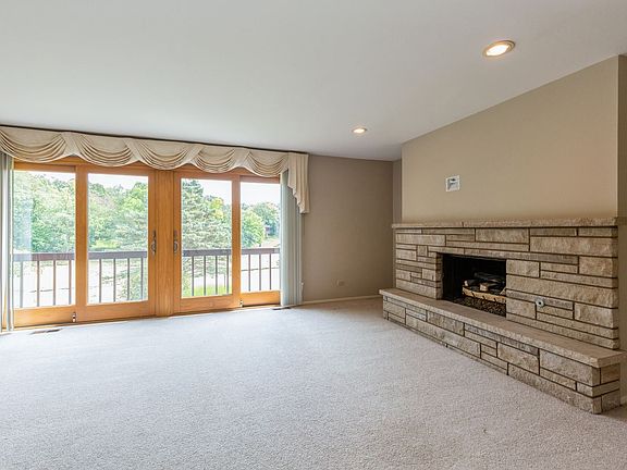 5th image of 16N705 Merriweather Ln