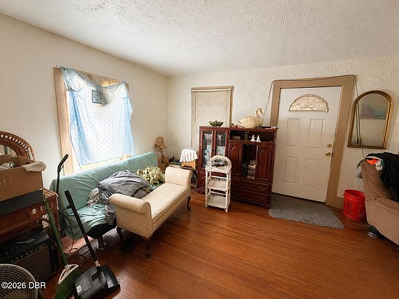 4th image of 202 Shady Pl