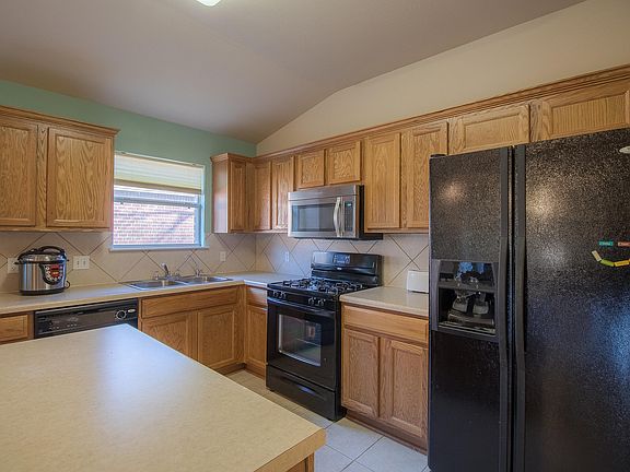 4th image of 10390 English Manor Dr