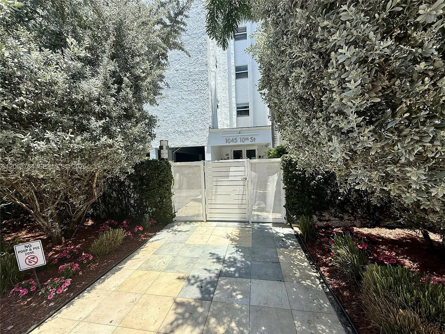 The Park Gardens Condo — Photo 2
