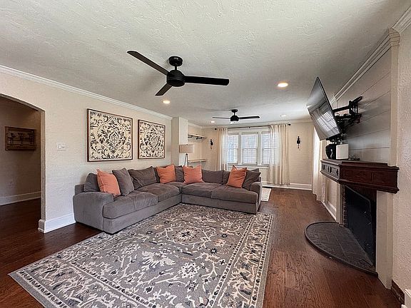 3rd image of 302 Elmwood Blvd