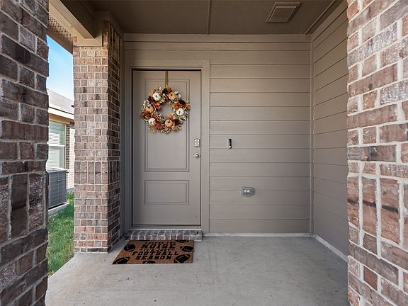 3rd image of 705 White Comb Ln