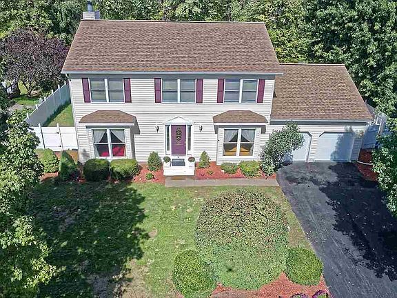 2nd image of 8 Carlyle Ct
