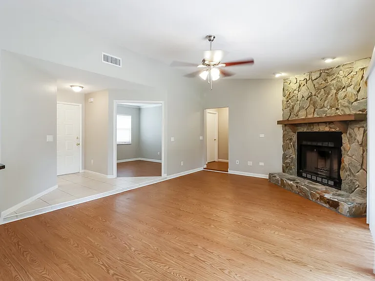 23200 Whitney Pl — Photo 3