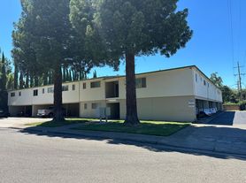 Ivy Common Apartments, J