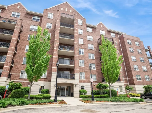 390 W Mahogany Ct Unit 406, Palatine, IL 60067