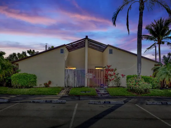3004 Waterview Circle, Palm Springs, FL 33461