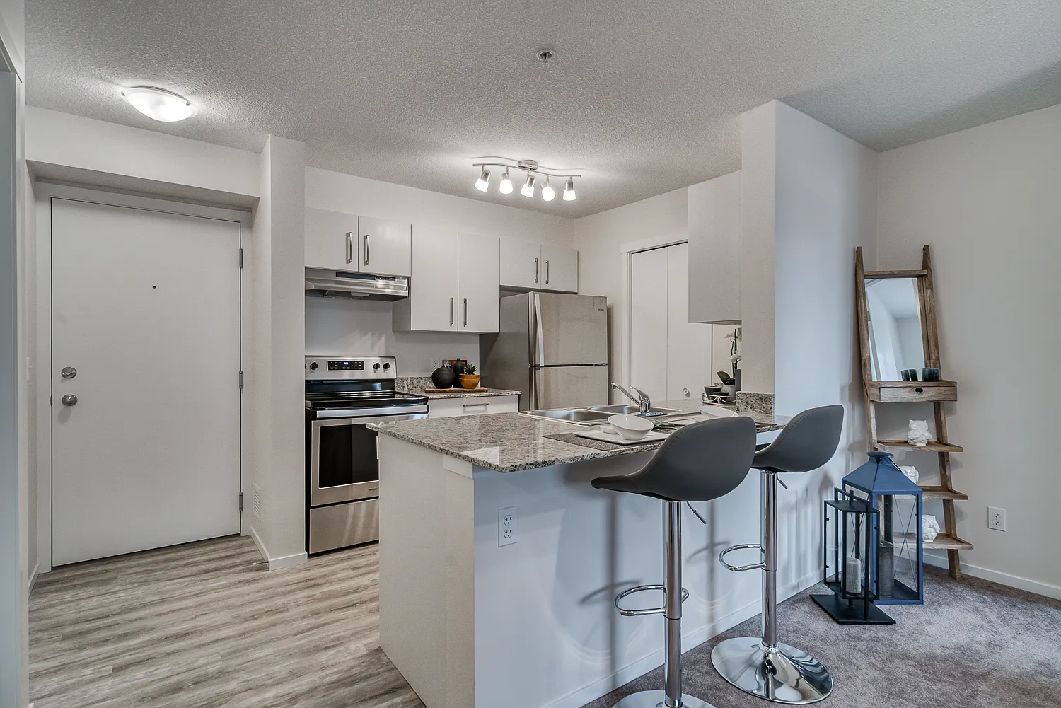 Skyview Place — Photo 1