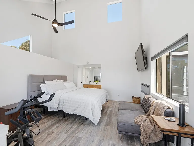 1539 San Miguel Ave — Photo 46