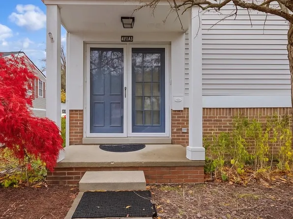 42145 Pellston Dr, Northville, MI 48167