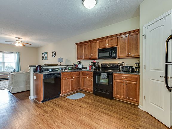 5th image of 2438 New Holland Cir