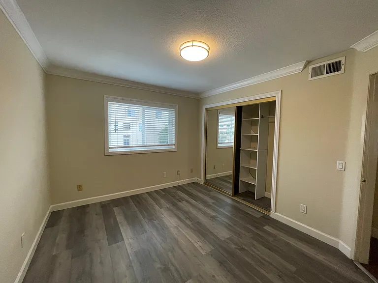 5251 Willowcrest Ave #5 — Photo 22