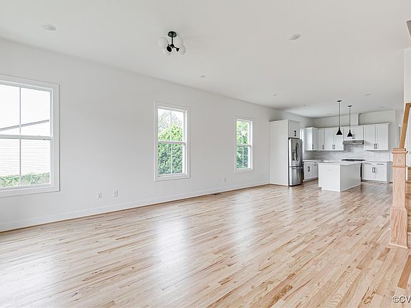 2nd image of 902 N 29th St