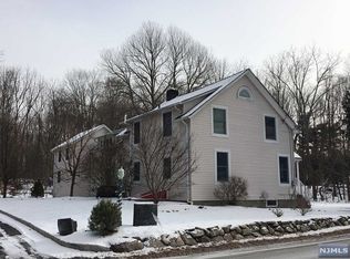 599 Wyckoff Ave, Mahwah, NJ 07430