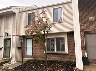8 Meadowbrook Dr, Perrysburg, OH 43551
